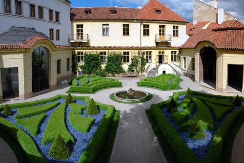 Вртбовский дворец (Vrtbovský palác)