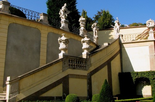 Вртбовский дворец (Vrtbovský palác)