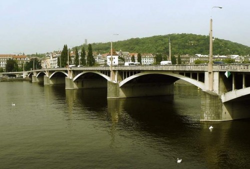 Йираскув мост в Праге (Jiráskův most) 