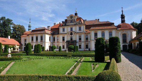 Замок Емниште (Zámek Jemniště)