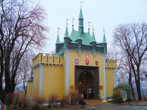 Зеркальный лабиринт (Zrcadlové bludiště)