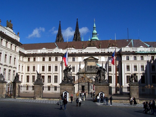Первый двор Пражского града (První nádvoří Pražského hradu)