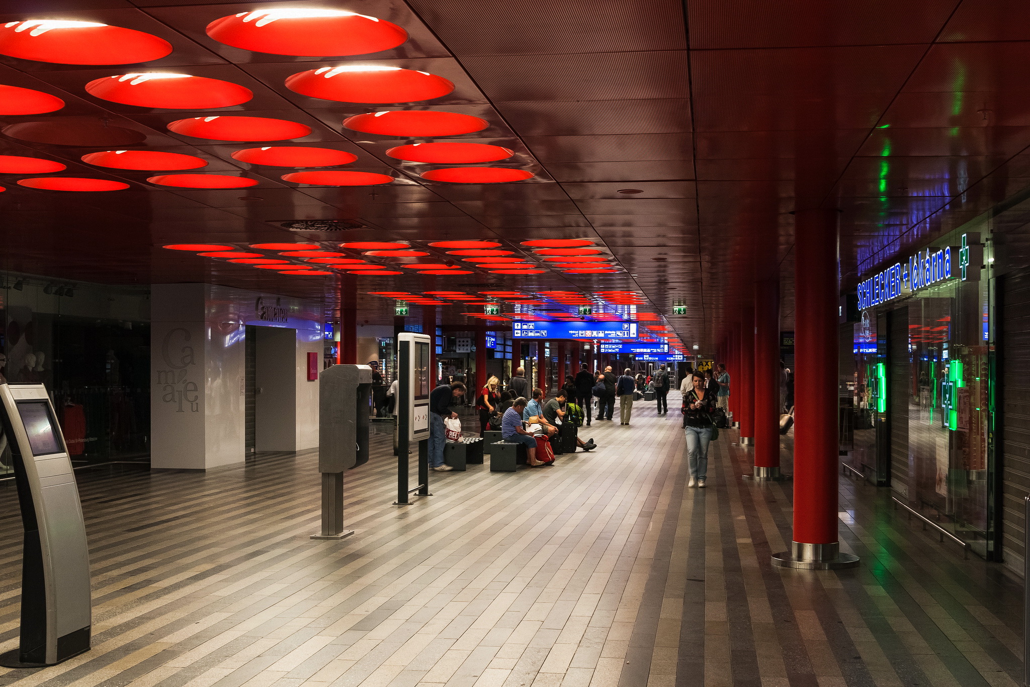 В переходах