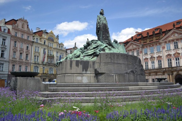 Памятник Яну Гусу на Староместской площади 