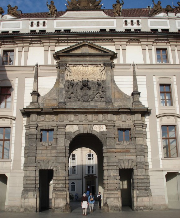 Вход во II двор Пражского Града (Druhé nádvoří Pražského hradu)