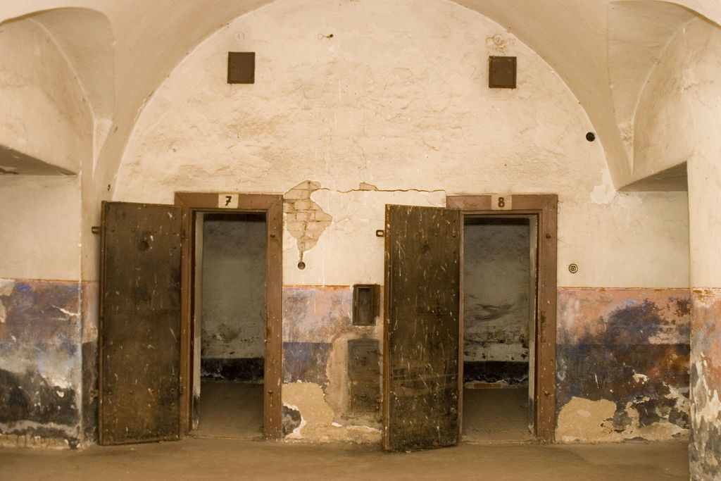 В лагерном бараке