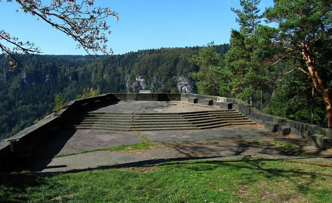 Каменная терраса смотровой площадки