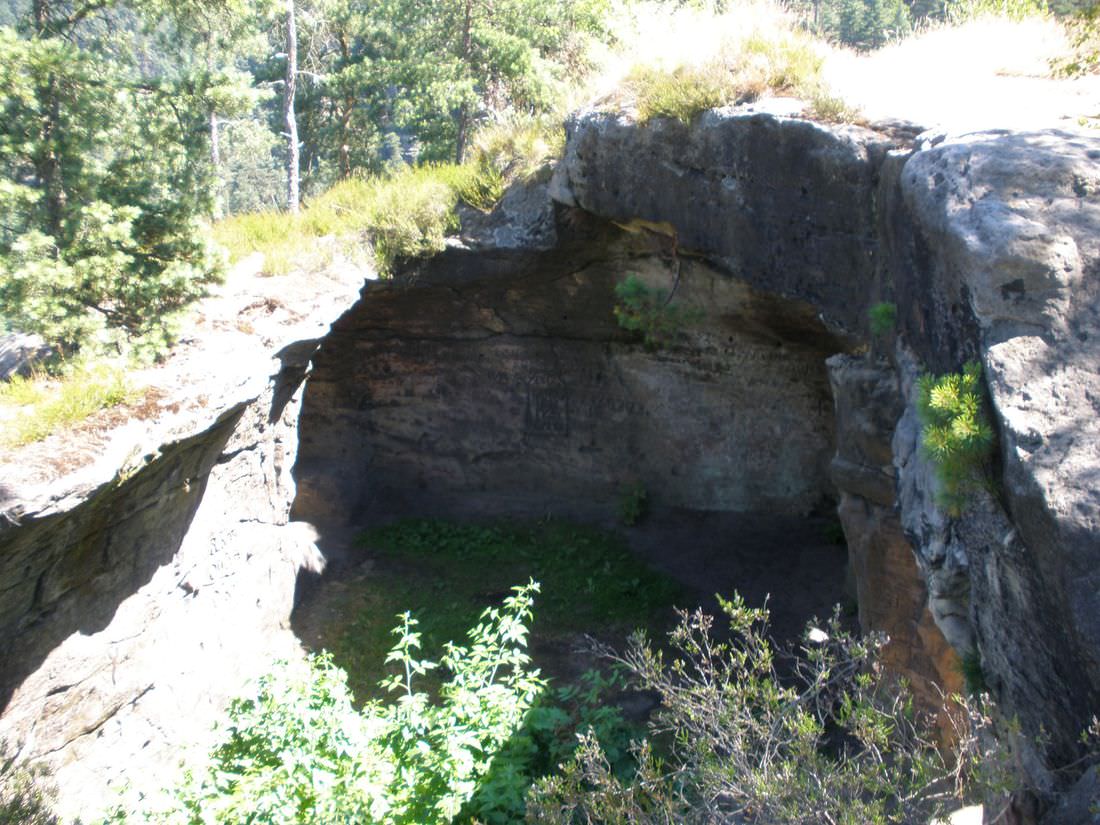 Развалины скального замка Фалкенштейн