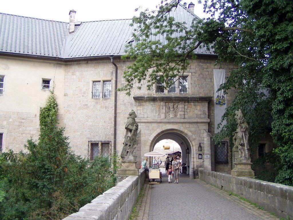 Замок Груба Скала (Zámek Hrubá Skála)