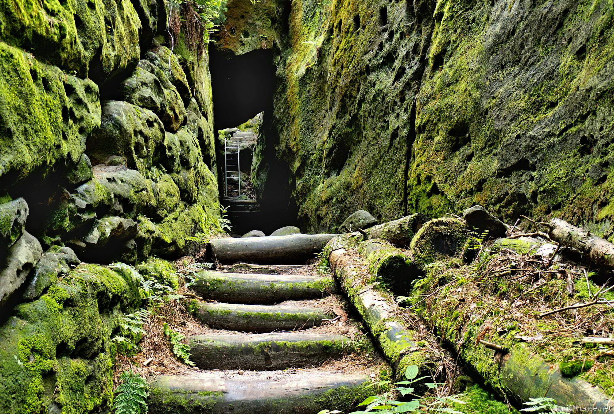 Узкая лестница