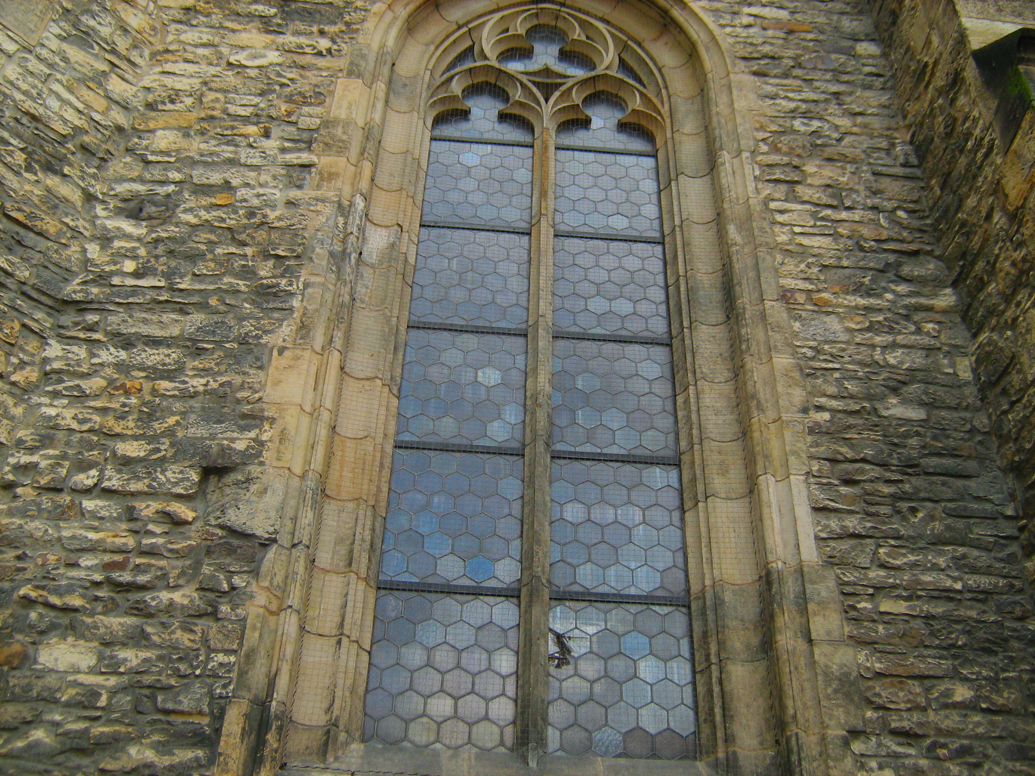 Окно в романском стиле