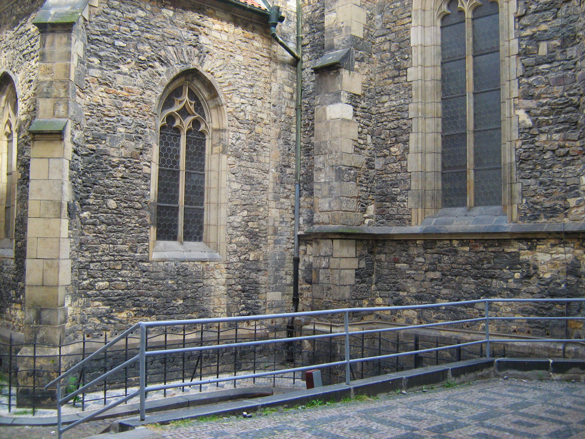 Вход в помещения под церковью