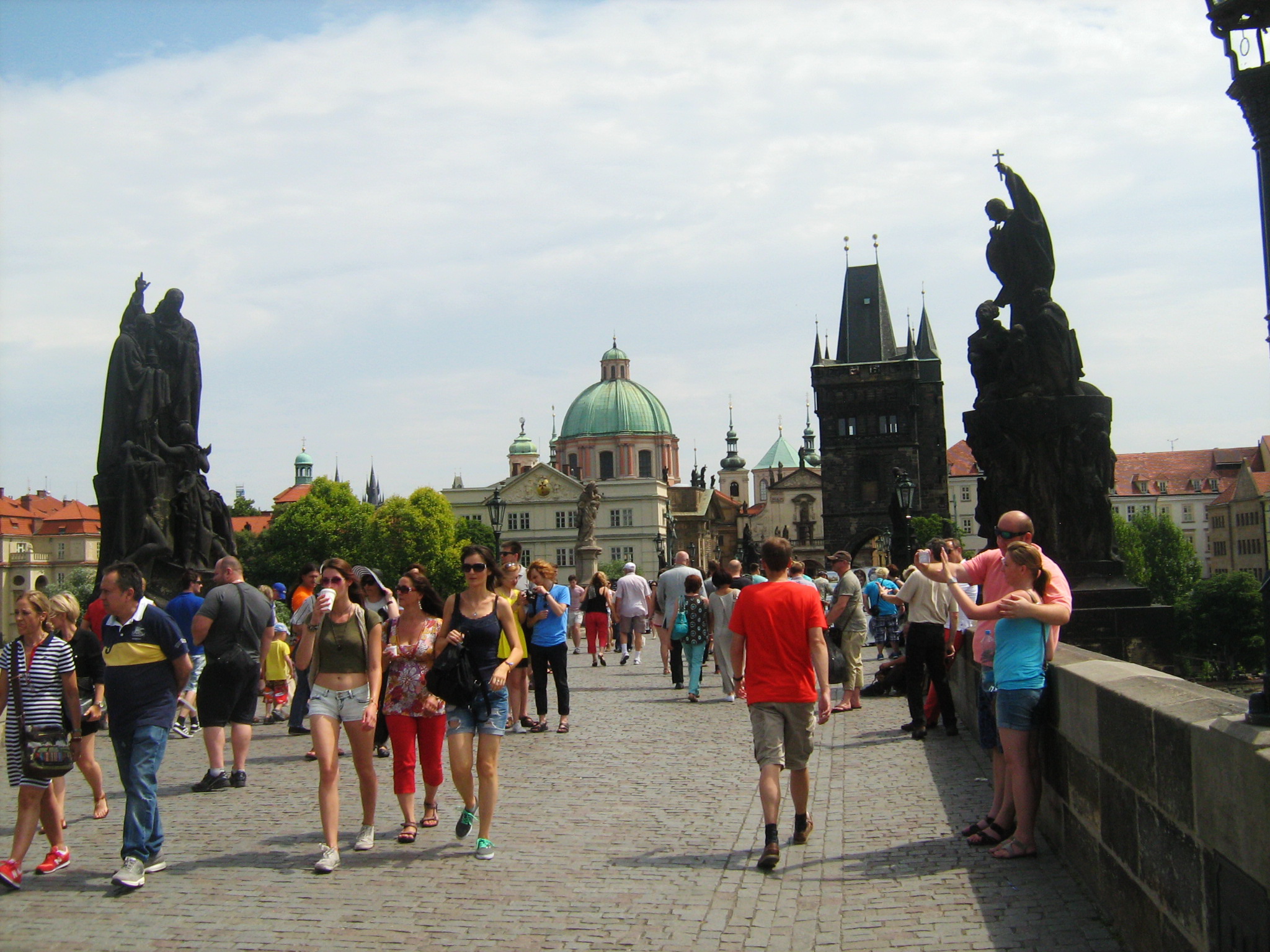 Вид храма с Карлова моста