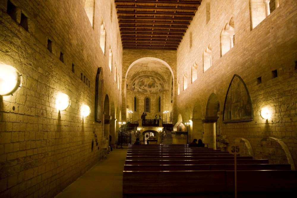 В стенах монастыря