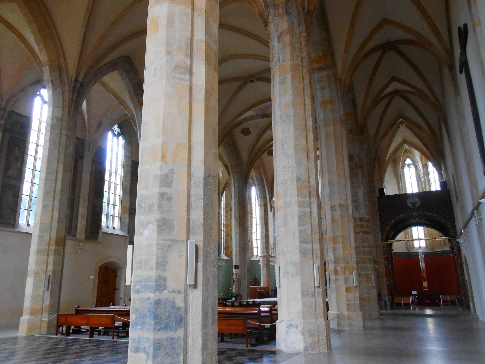 Интерьер храма