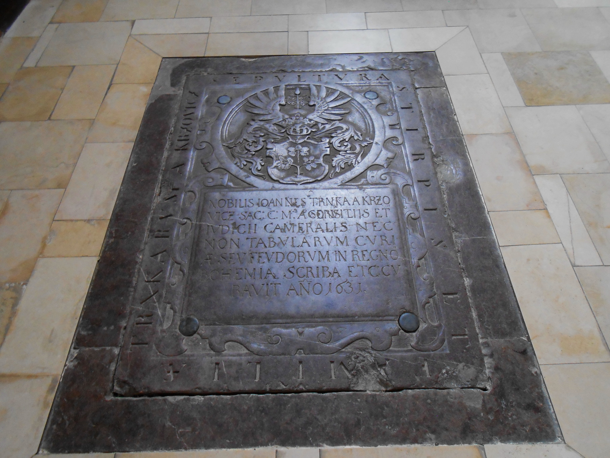 Плита на полу