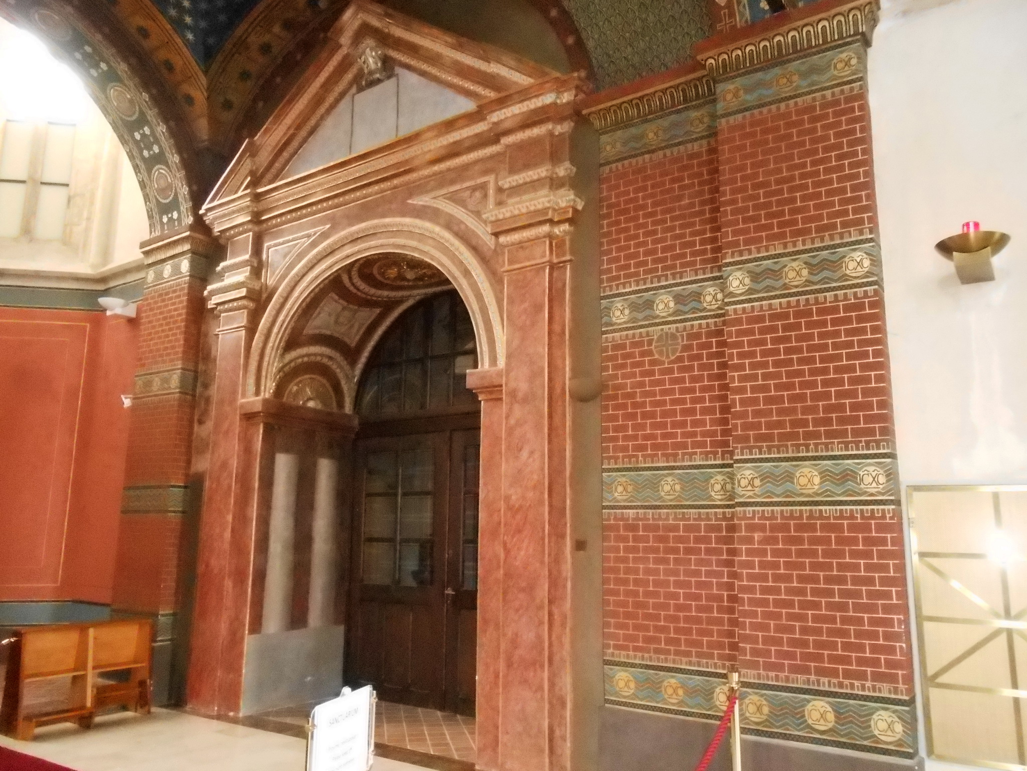 Вход в святилище