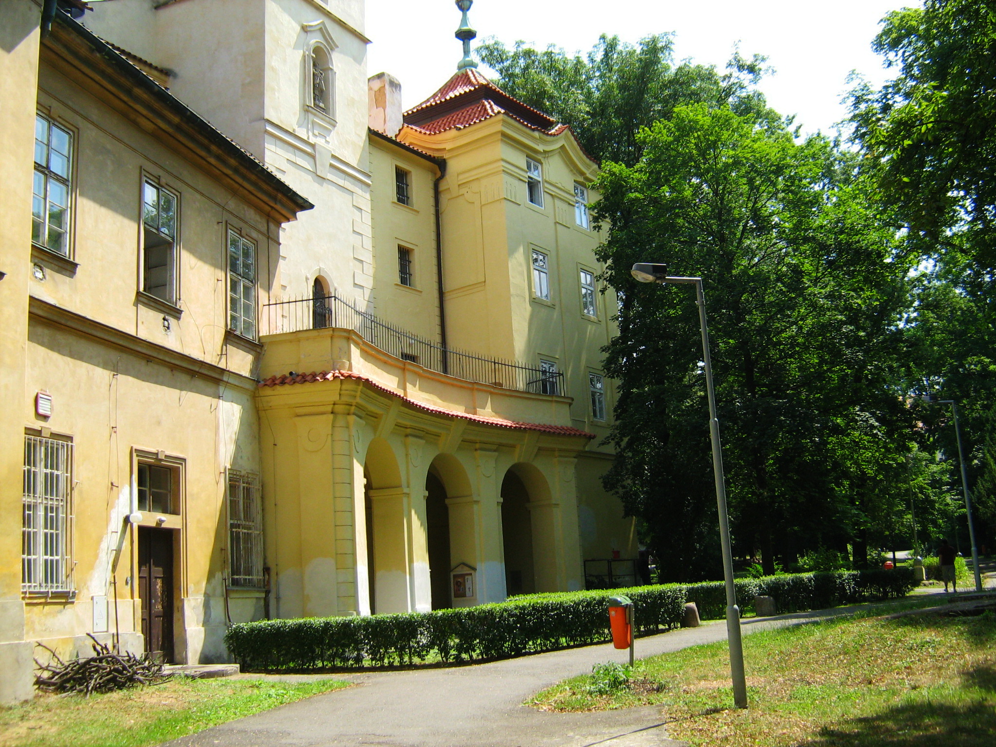 Вход в церковь