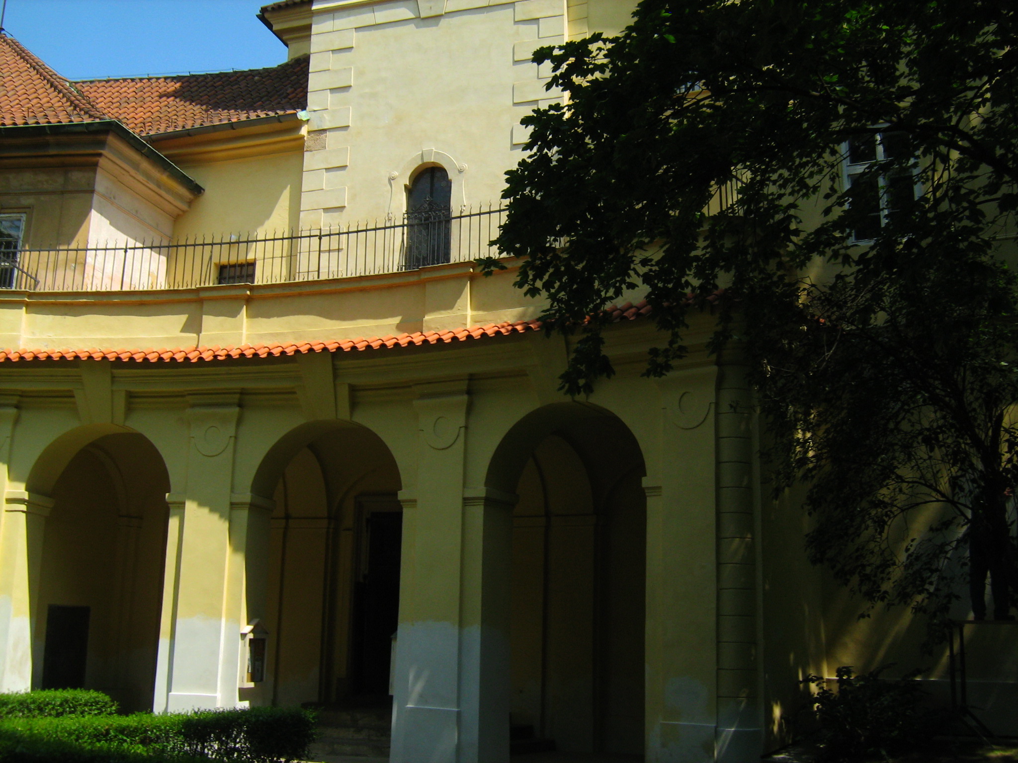 Вход через галерею