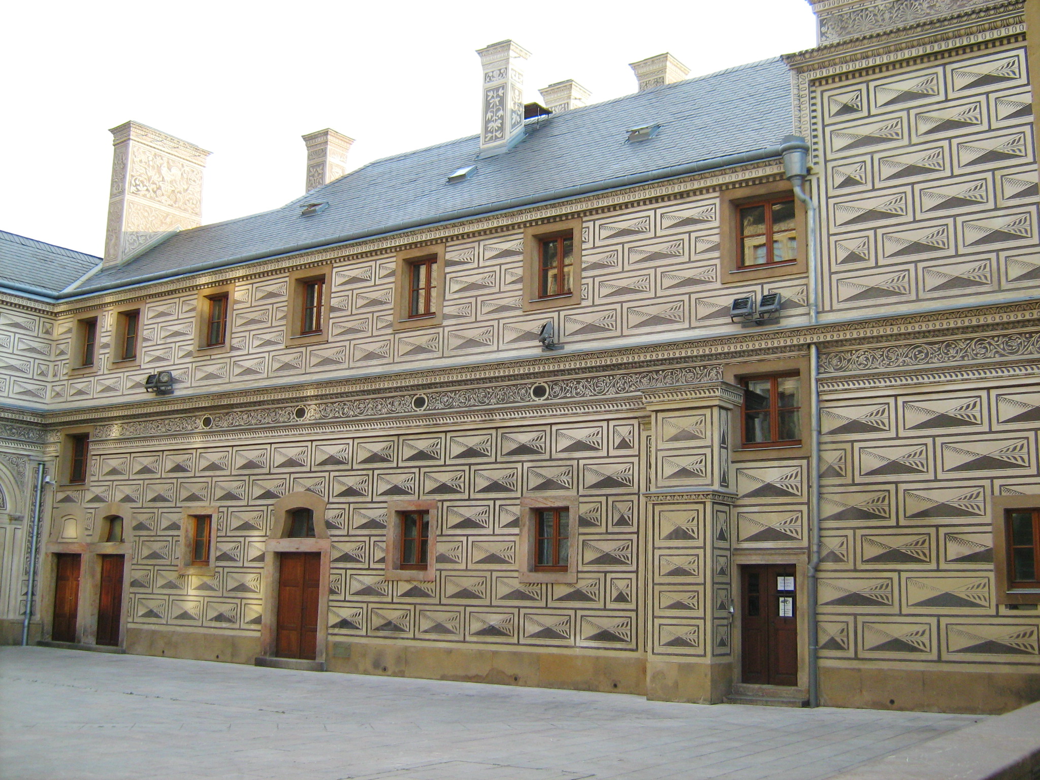 Одно из зданий дворца