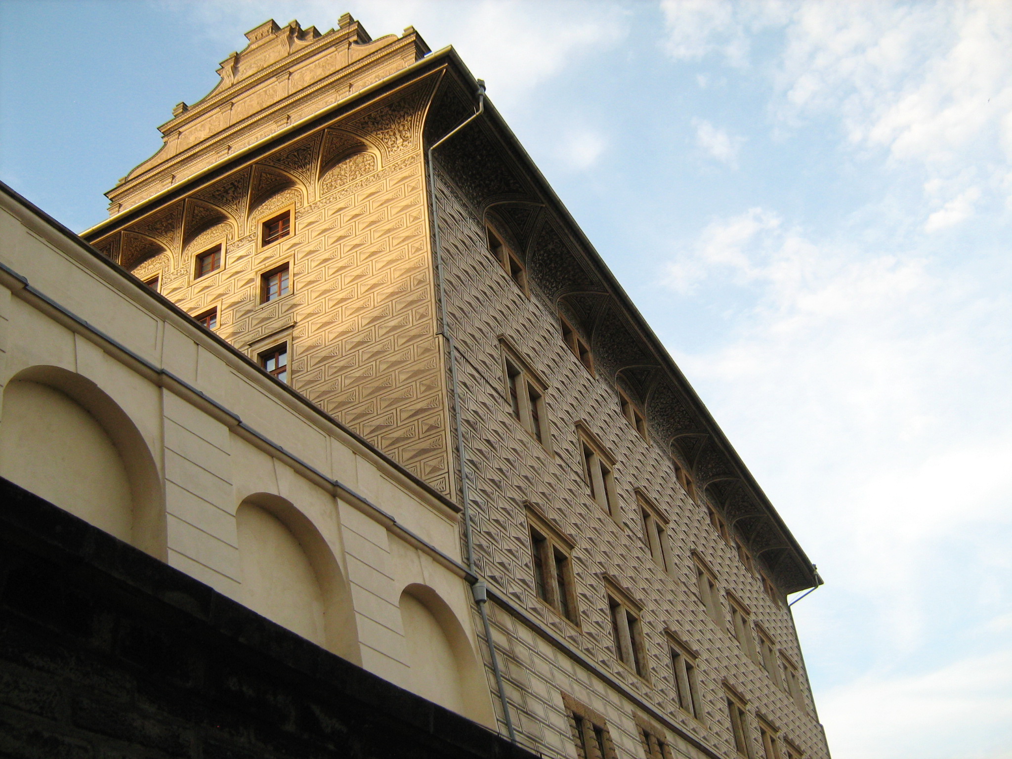 Вид с улицы Нерудовой