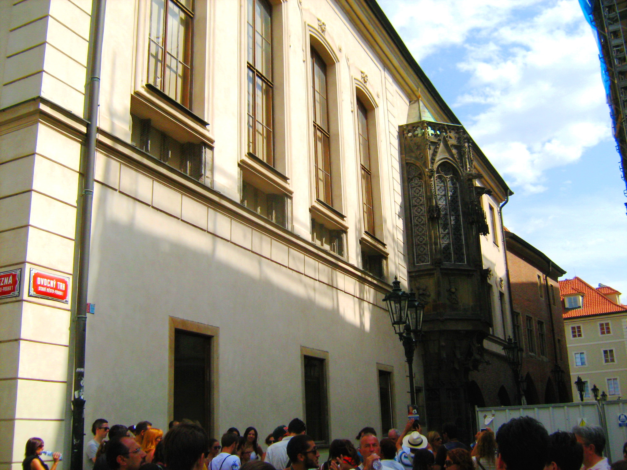 Здание Каролинума