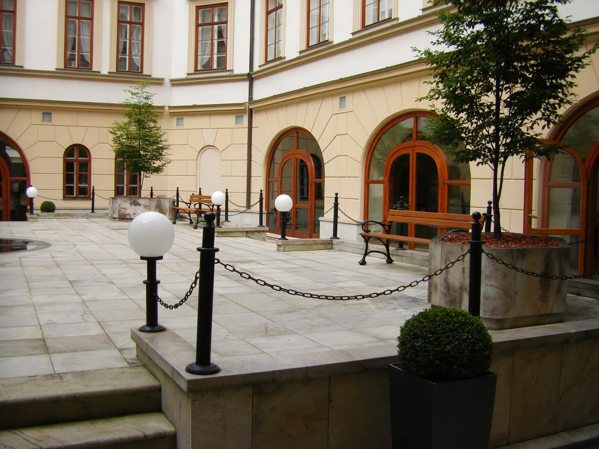 Уютный дворик