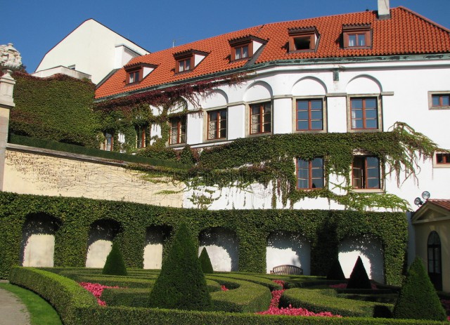 Вртбовский дворец (Vrtbovský palác)