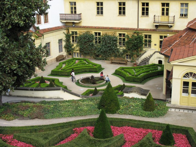 Дворцовый сад