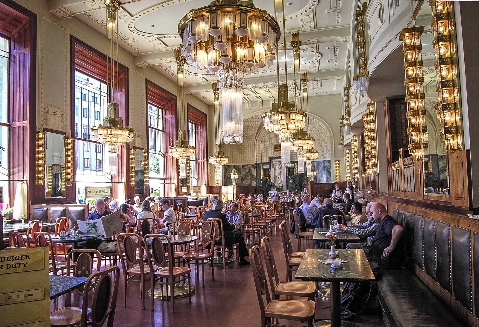 Кафе на первом этаже