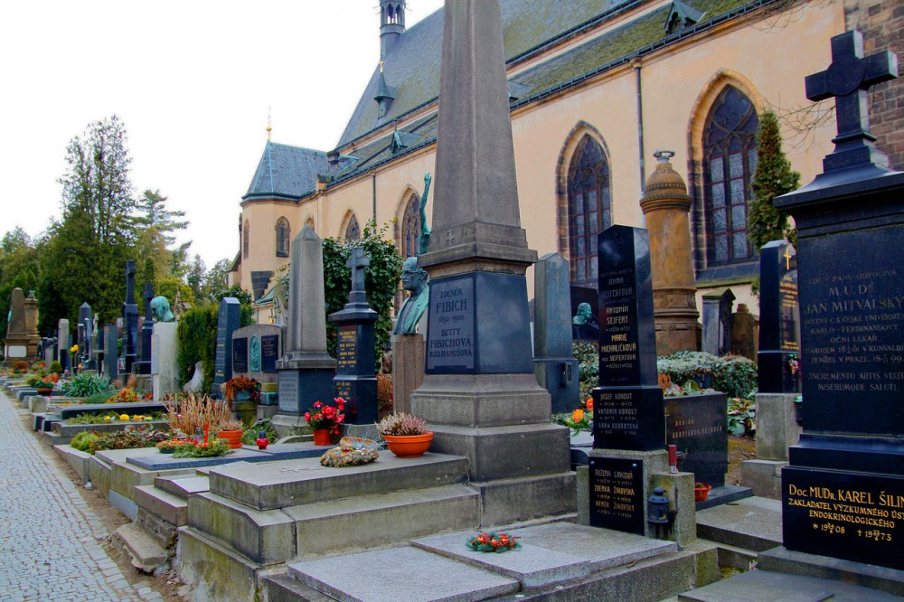 Вышеградское кладбище - один из красивейших некрополей мира