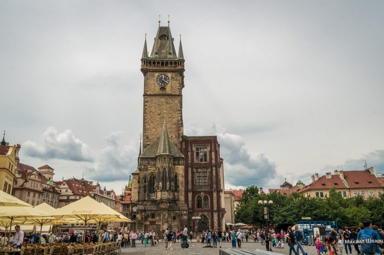 Вид на Ратушу со Староместской площади