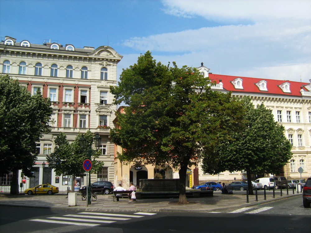 Вид на площадь с улицы Rytířská