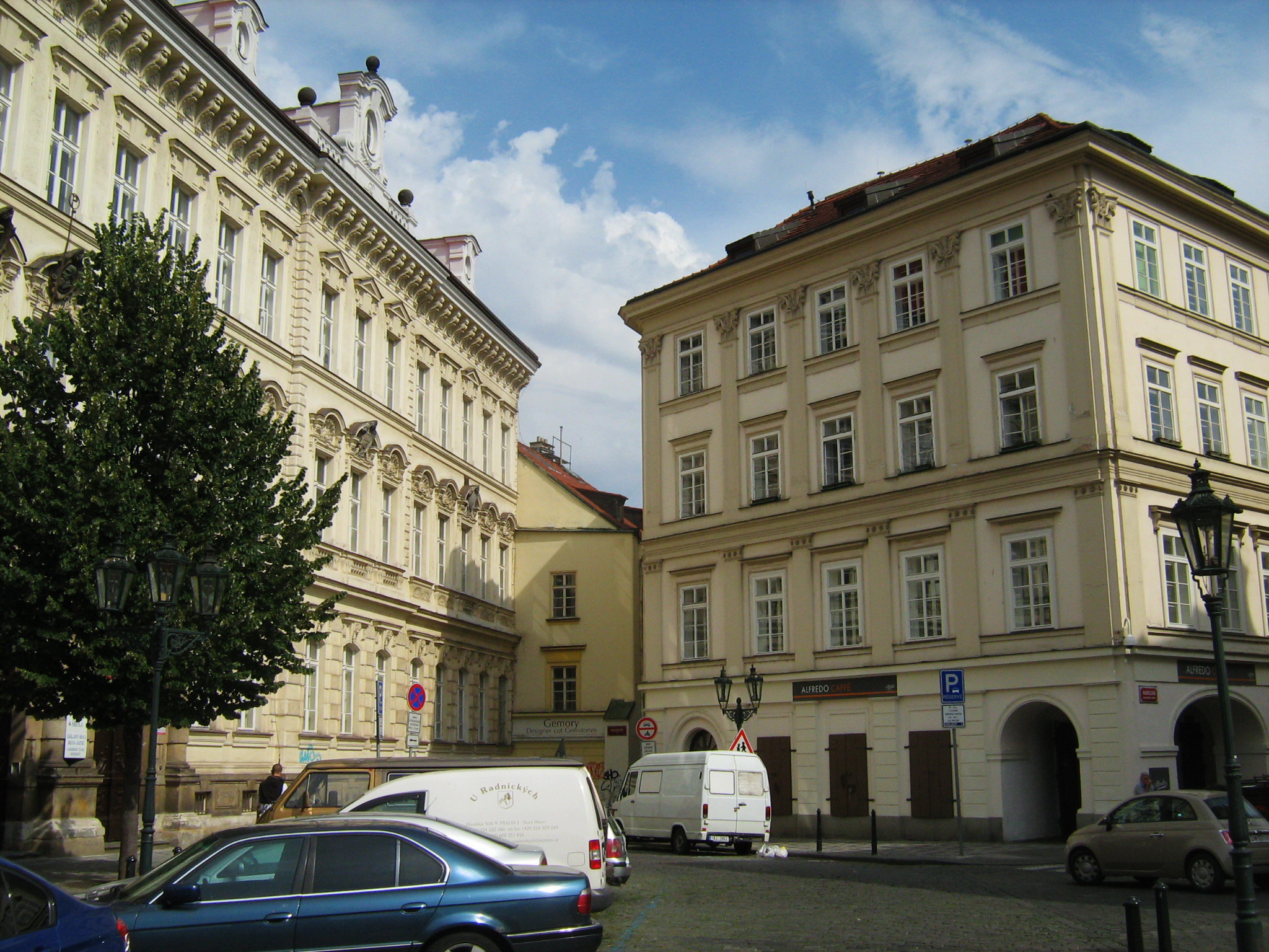 Дома вокруг Угольного рынка