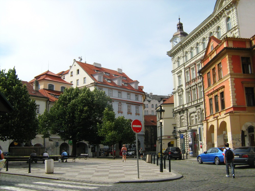 Вид на площадь с улицы Havelská
