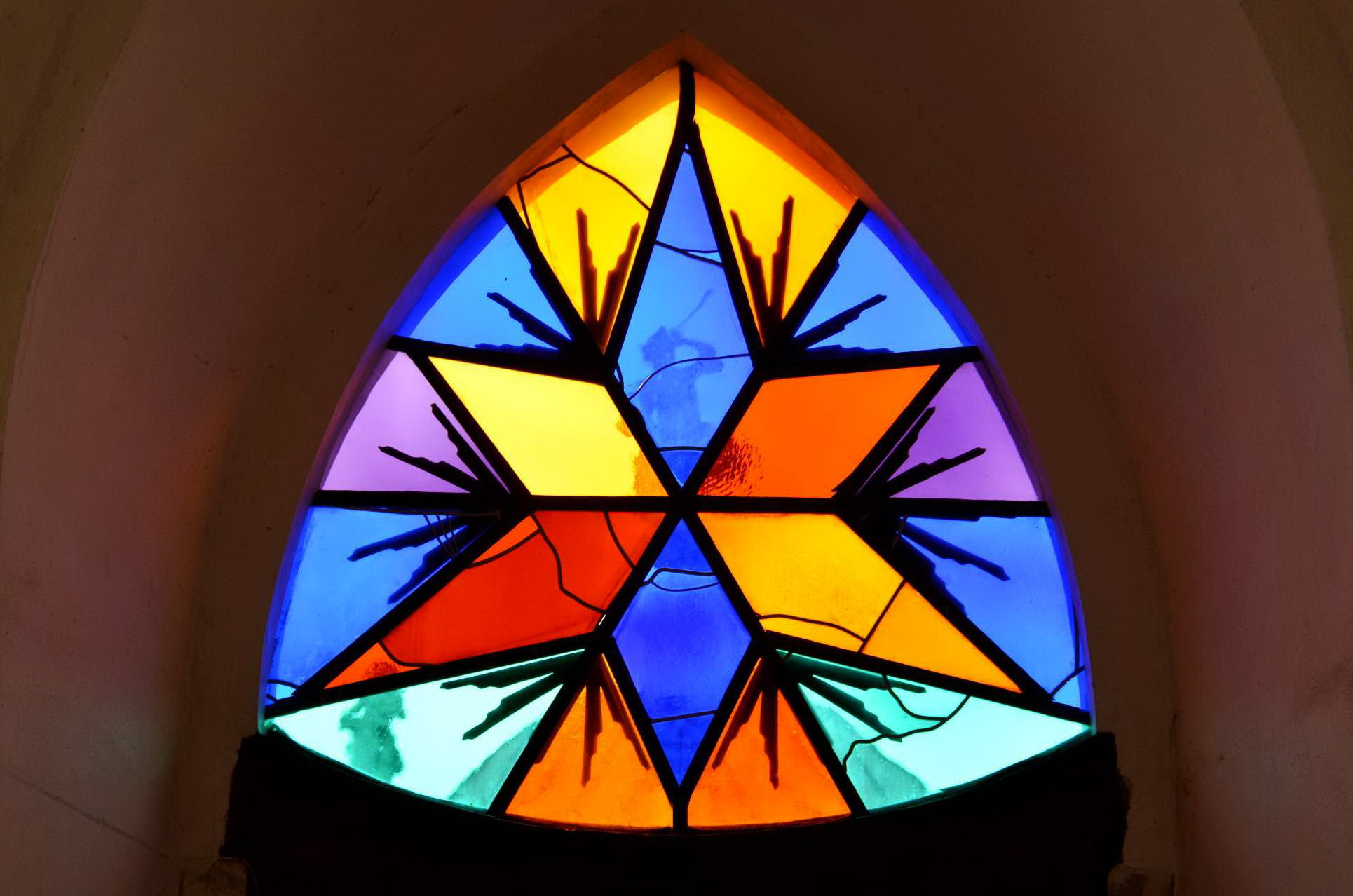 Витраж над входом