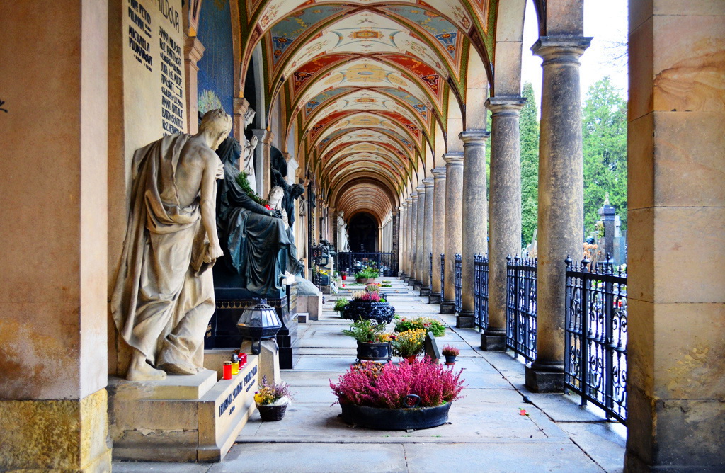 Арочная колоннада в неоренессансном стиле