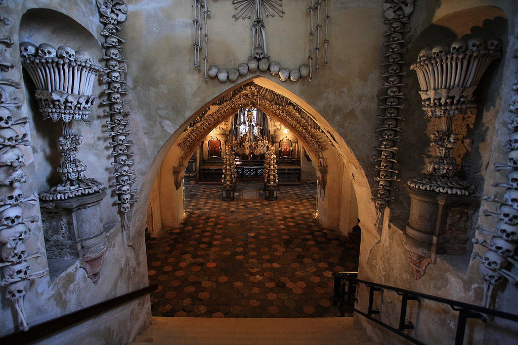 Вход в костницу