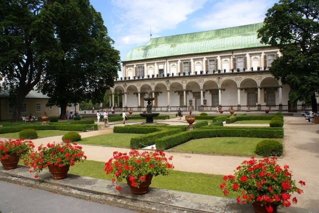  Летний Королевский дворец (Královský letohrádek) и его сад