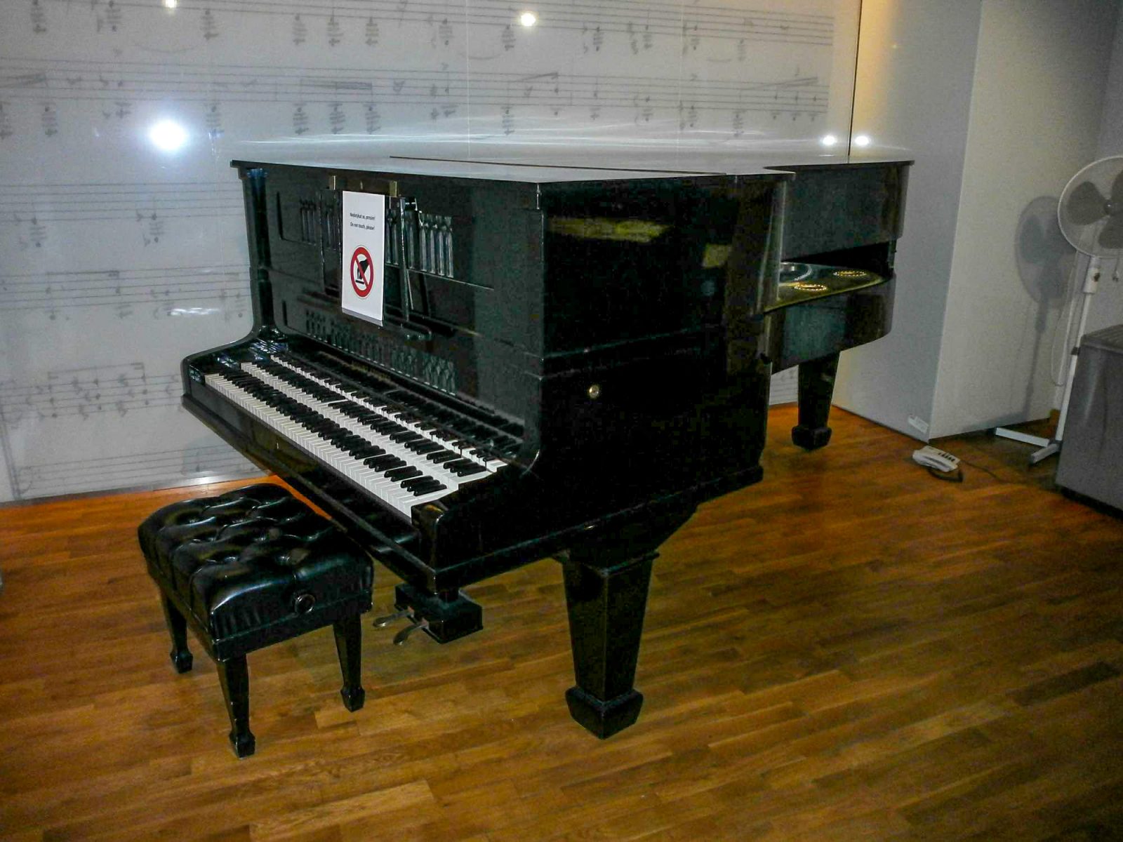 Четвертитоновый клавир