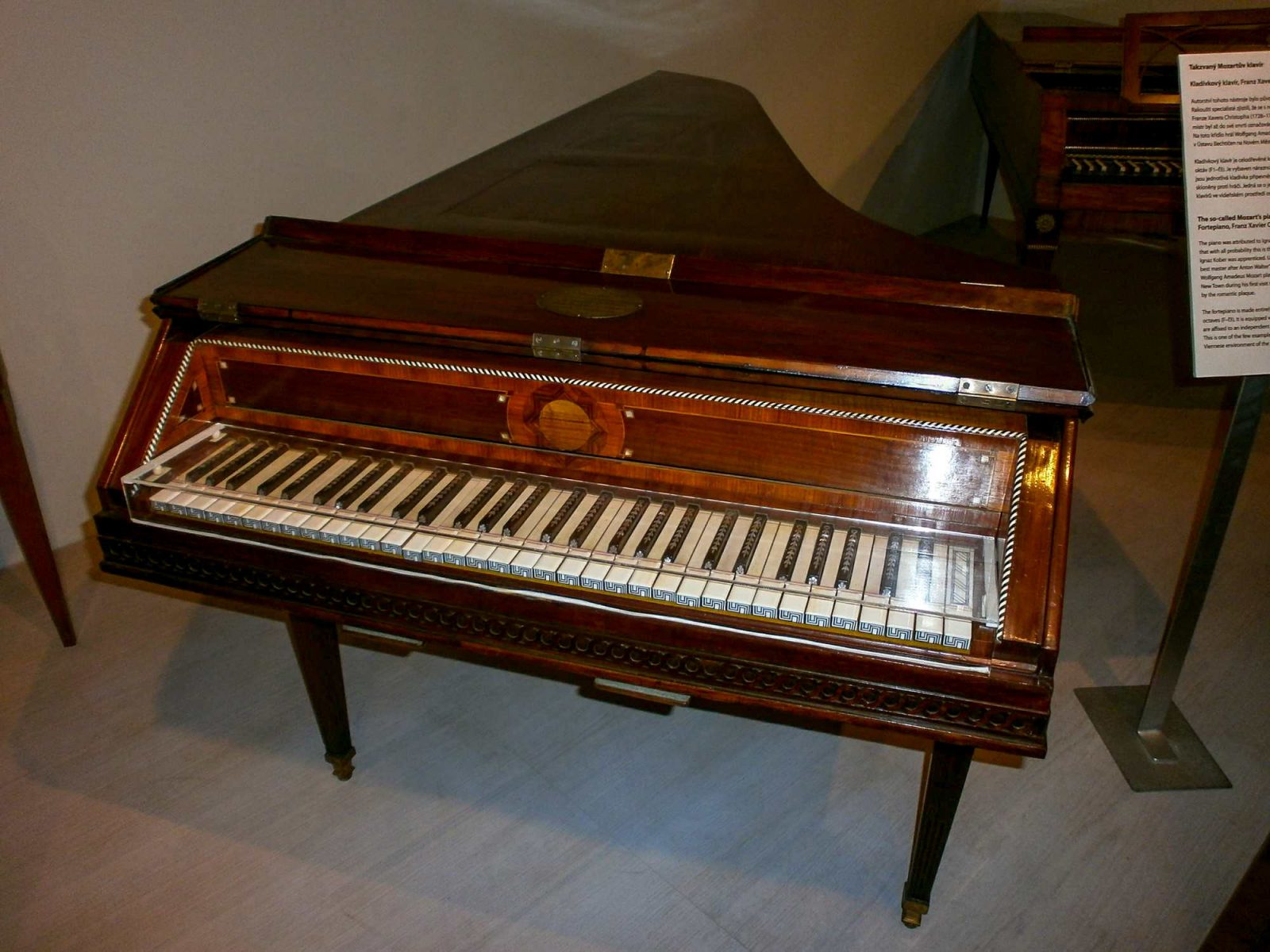 Фортепиано, на котором в 1787 г. играл Моцарт во время визита в Прагу
