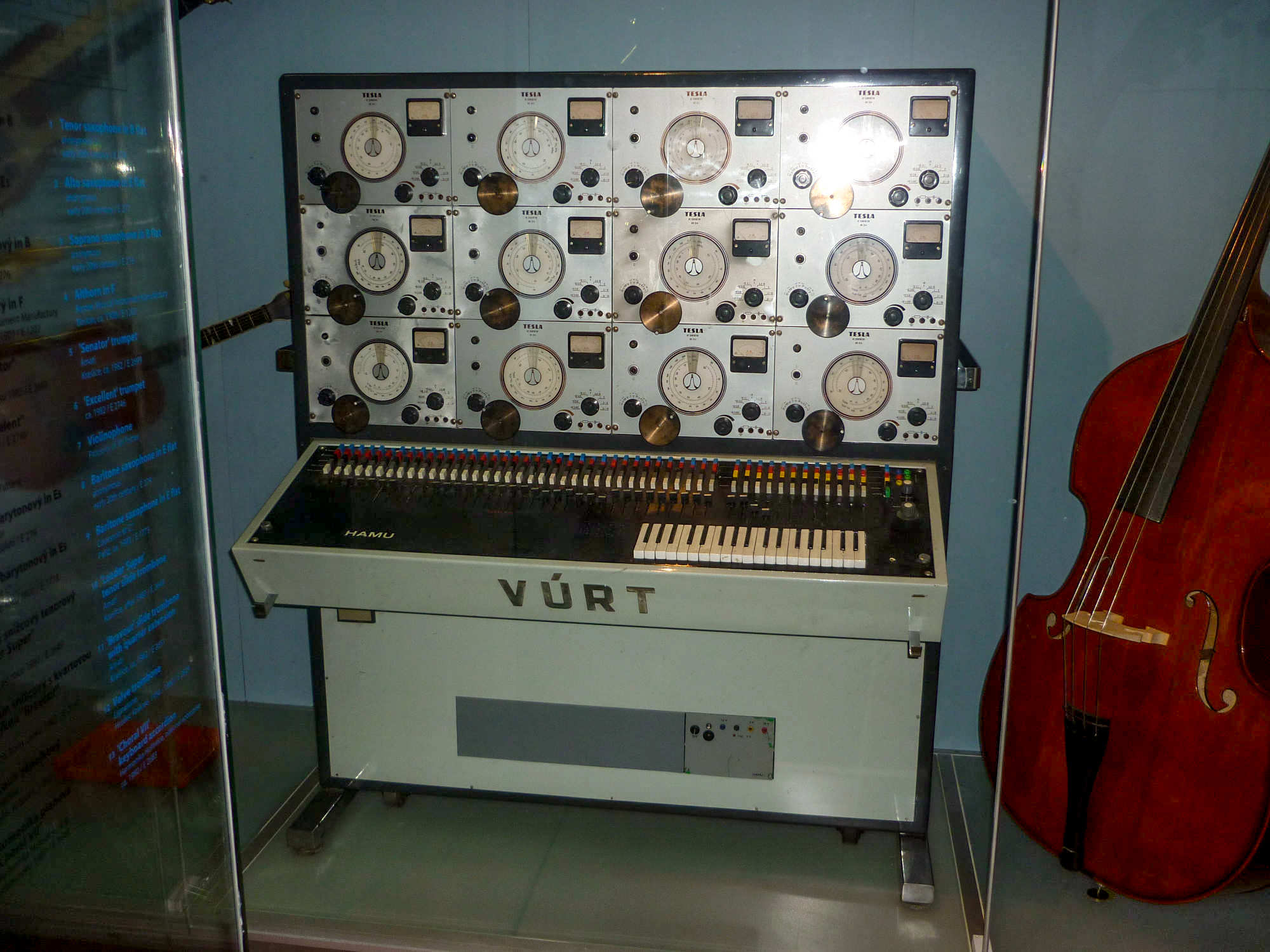 Микшерных пульт Tesla