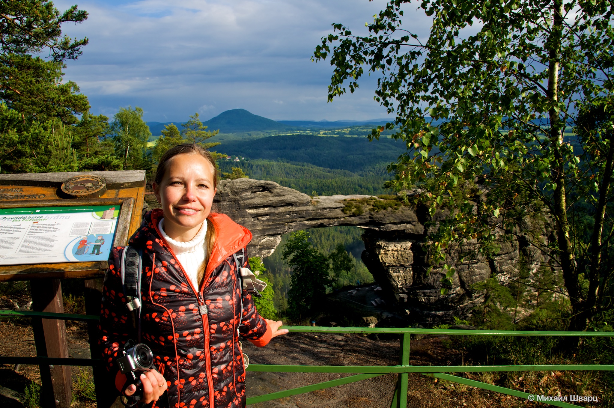 Лена на площадке с видом на Правчиску брану