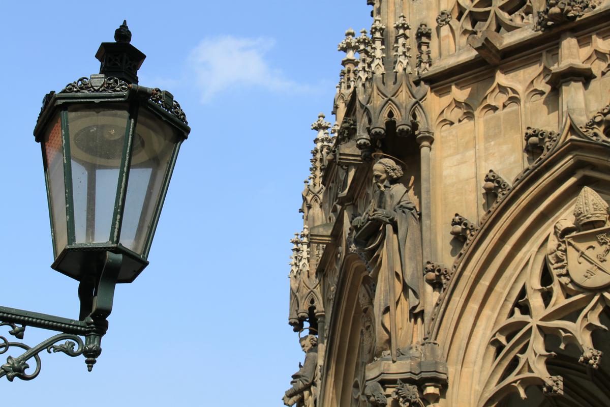 Статуи на церкви