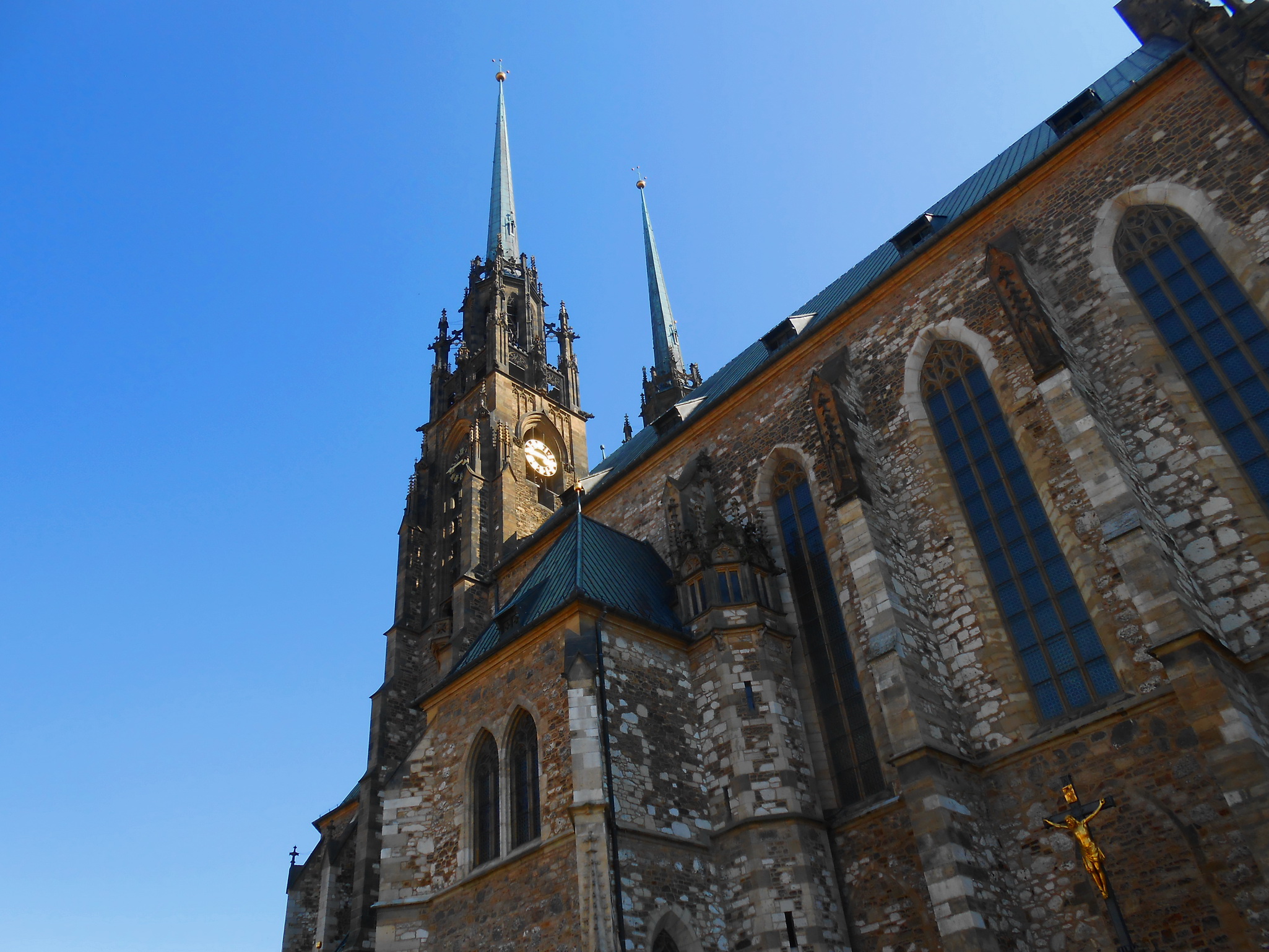 Вид на одну из башен со смотровой площадкой