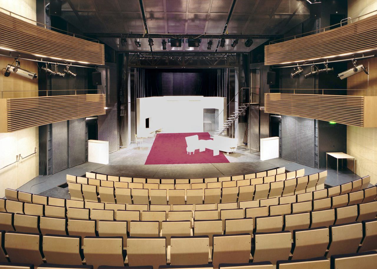 Зрительный зал театра