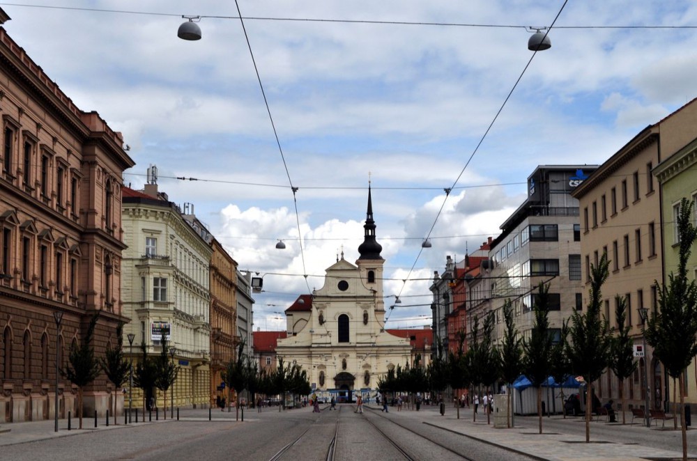Вид на костел с Чешской улицы