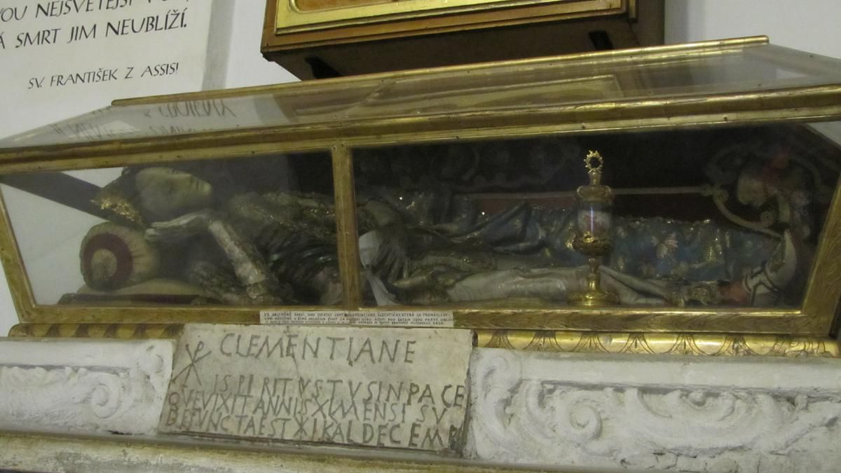 В стеклянном гробу покоится Франц фон Тренк