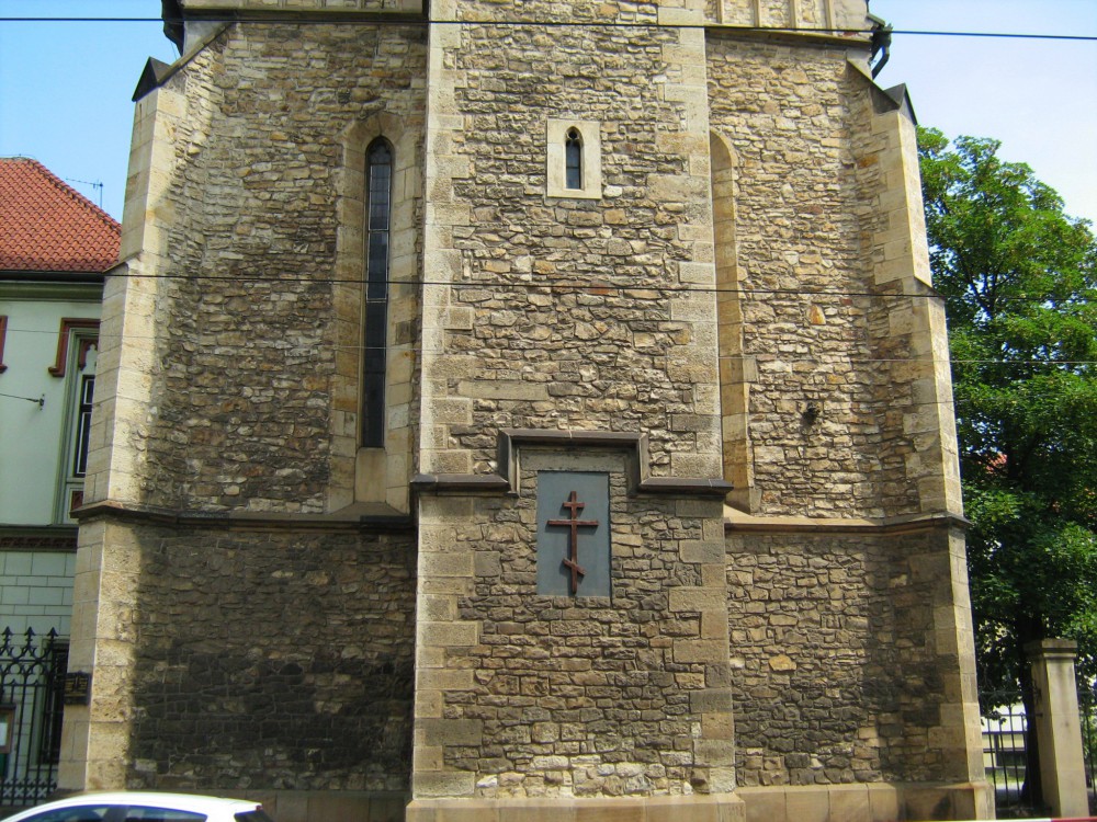 Православный крест на стене