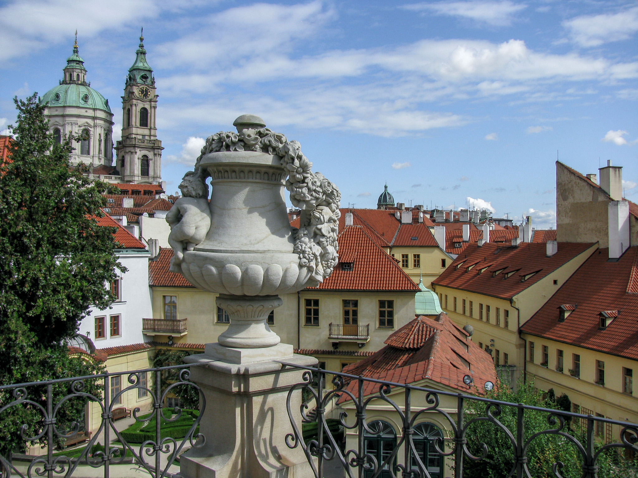 Скульптурные украшения сада